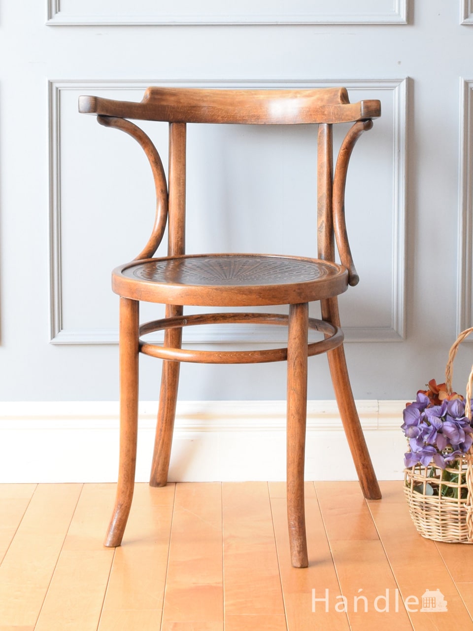 英国アンティークのおしゃれな椅子、めずらしいアームが付いたベントウッドチェア (k-1780-c)