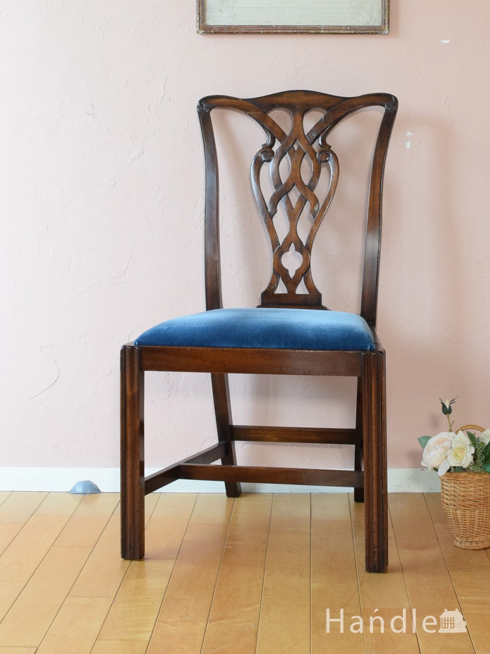 イギリスから届いたアンティークの椅子、華やかな背もたれのデザインのチッペンデールチェア (k-1764-c)