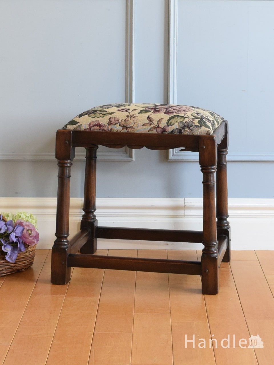イギリスで見つけたアンティーク椅子、気軽に持ち運び出来るオーク材のスツール (k-1777-c)