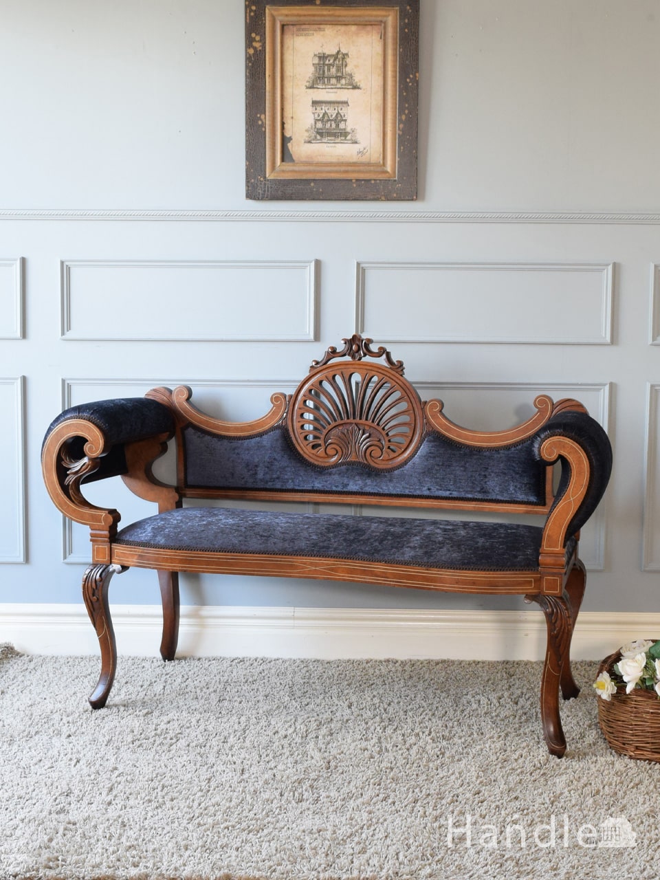 英国の優雅なアンティークの長椅子、背もたれの装飾が美しいセティ（ソファ） (q-469-c)