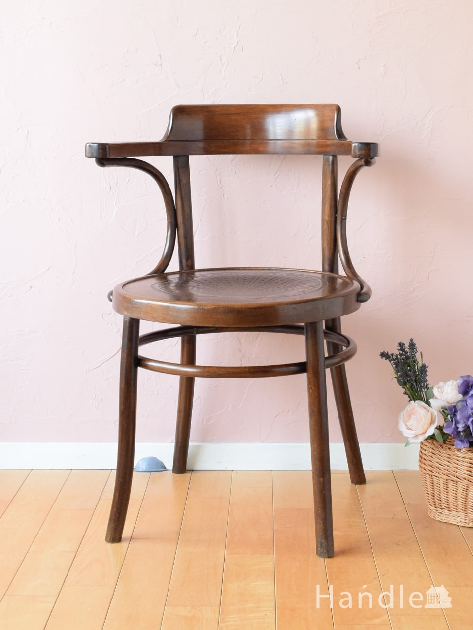 英国アンティークのおしゃれな椅子、アーム付きのベントウッドチェア (k-1821-c)