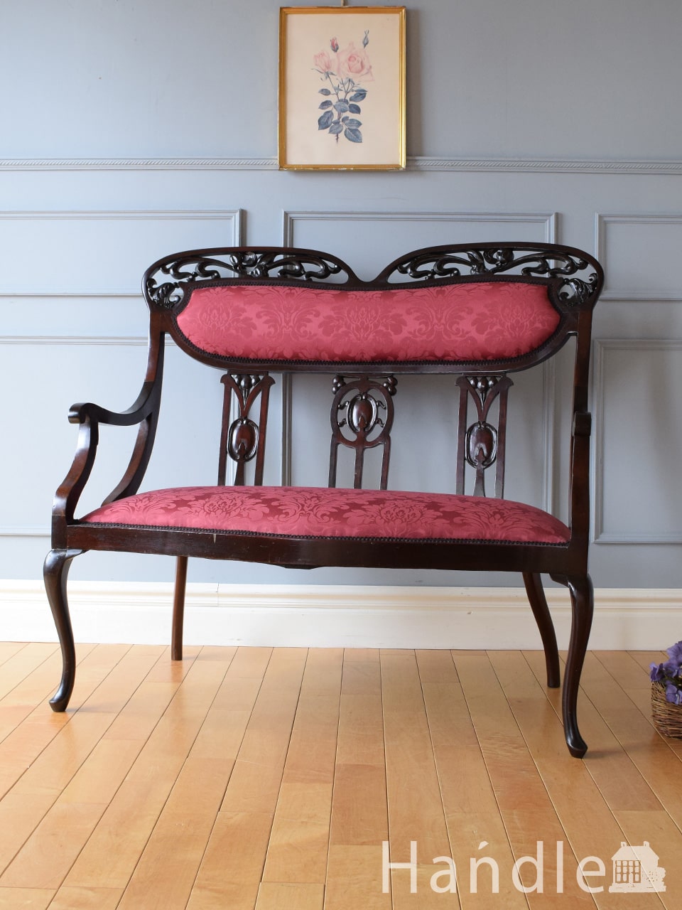 イギリスから届いたアンティークの長椅子、透かし彫りが美しいセティ (q-201-c)