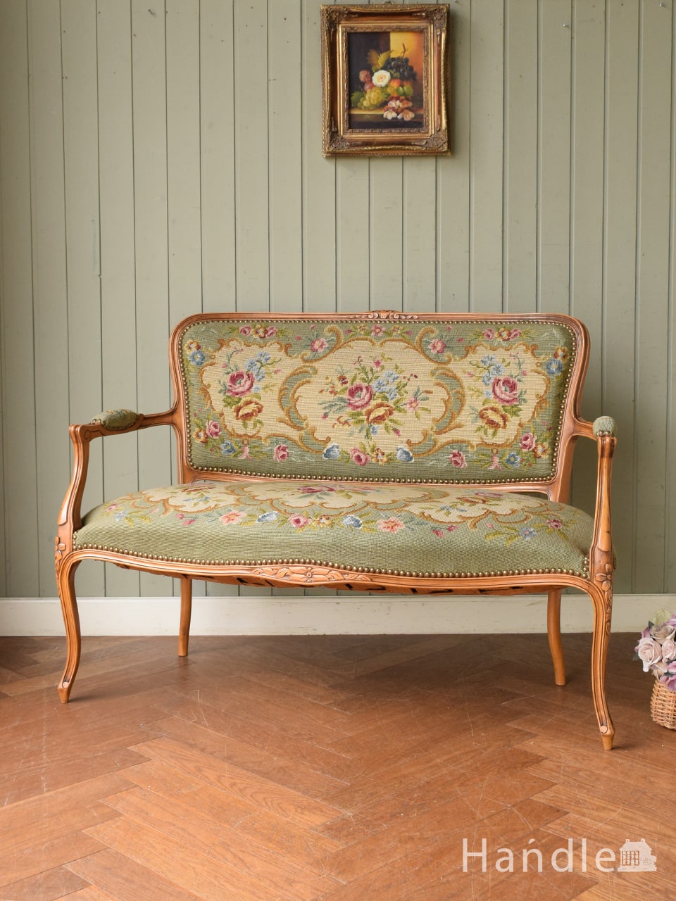 プチポワンの刺繍が美しいアンティークの長椅子、フランスから届いた優雅なセティ (j-713-c)
