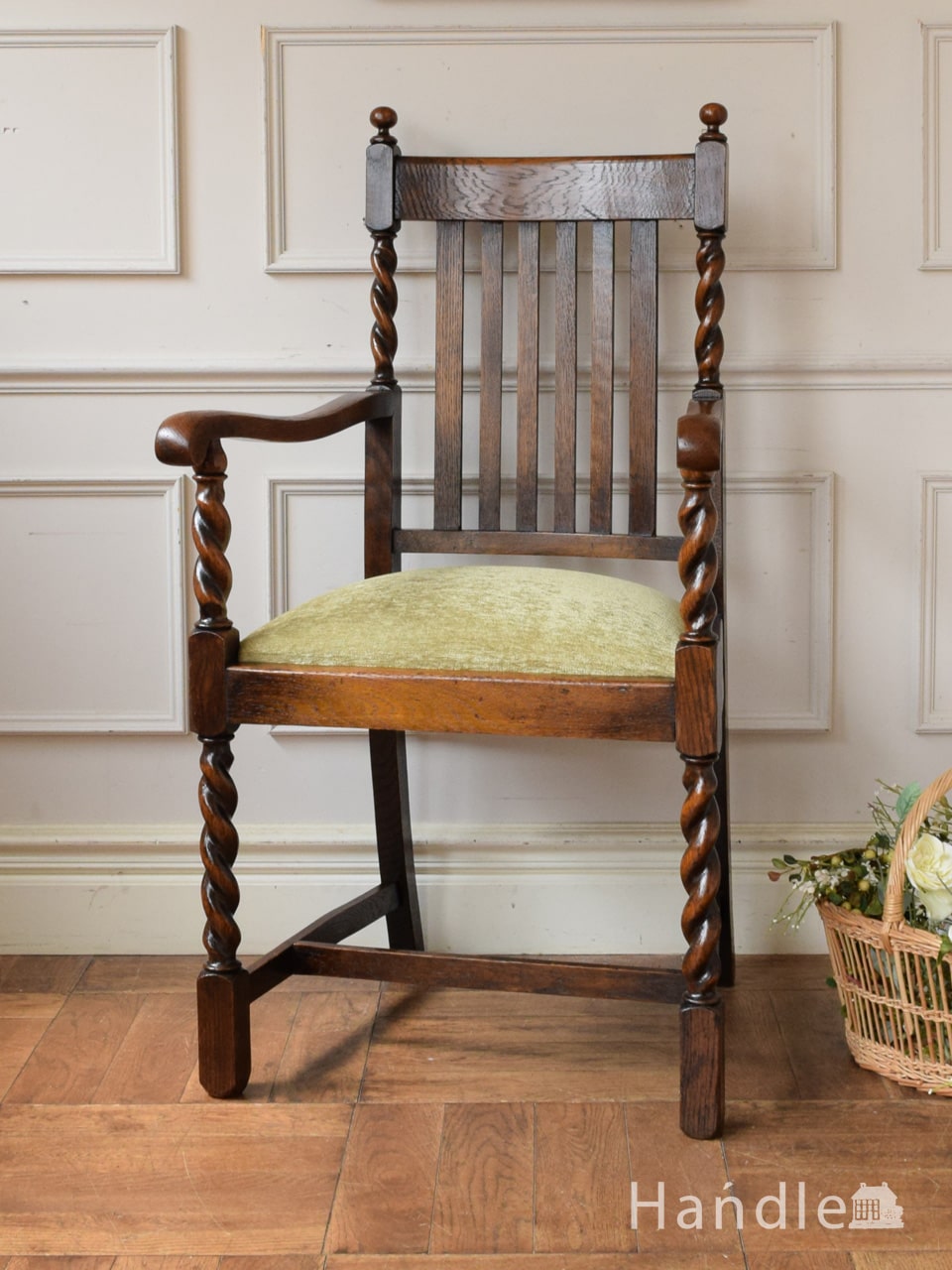 英国アンティークのおしゃれな椅子、ツイストが美しいオーク材のアームチェア(q-483-c)｜アンティークチェア・椅子