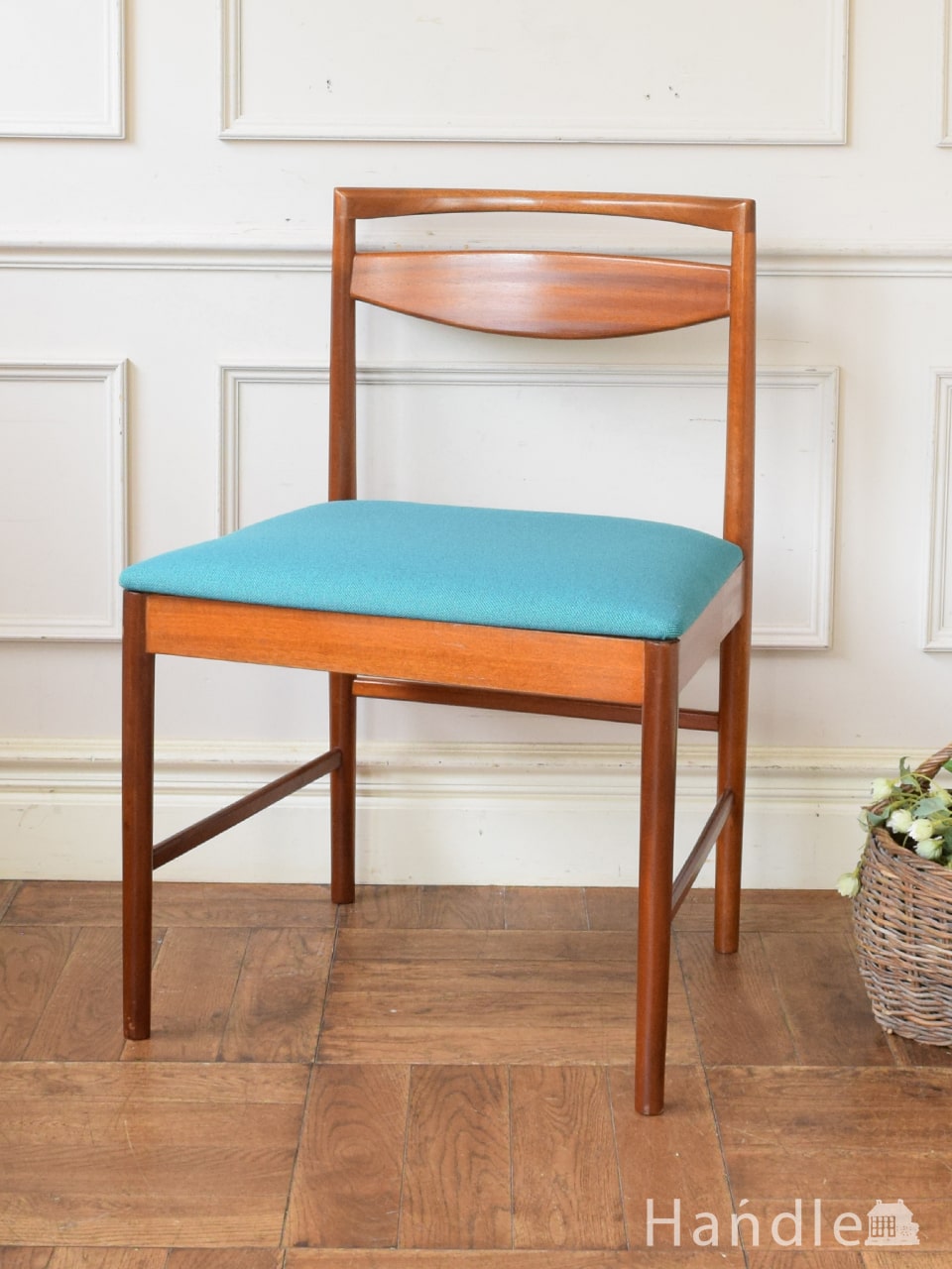 北欧スタイルのおしゃれなビンテージチェア、マッキントッシュ社のチーク材のダイニング椅子 (k-1856-c)