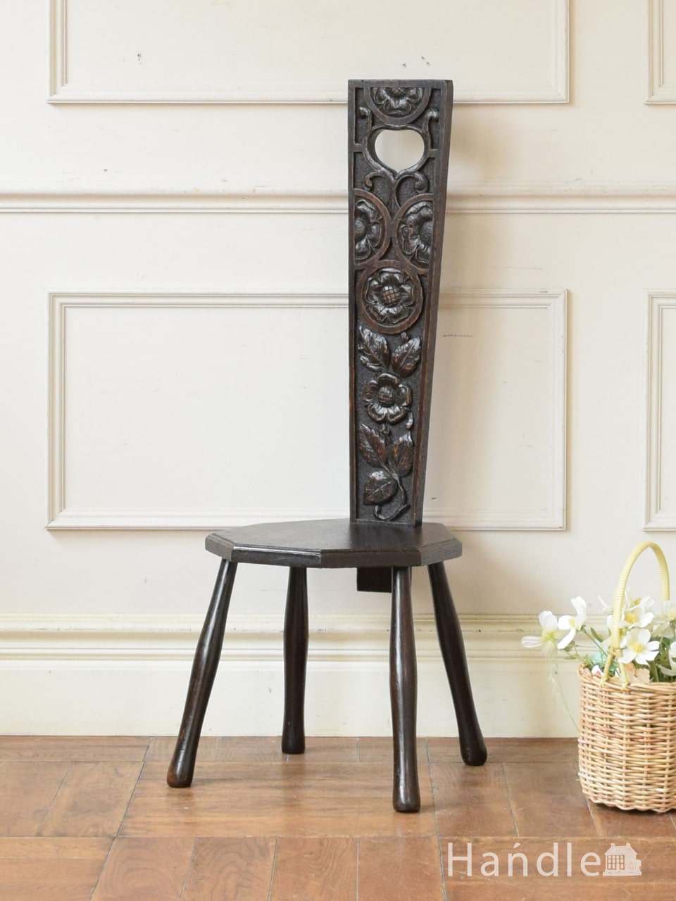 英国アンティークのめずらしい椅子、お花の彫が美しいスピニングチェア (j-729-c)
