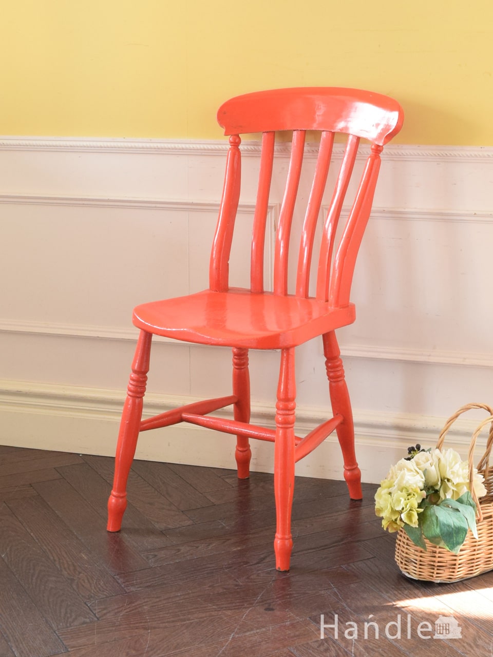 英国アンティークの木製椅子、元気が出るオレンジ色がおしゃれな