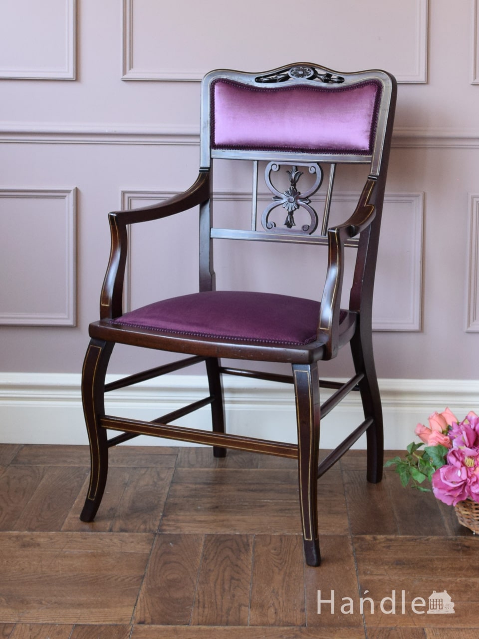 英国アンティークの美しいアーム付き椅子、透かし彫りの入ったサロンチェア (q-518-c)