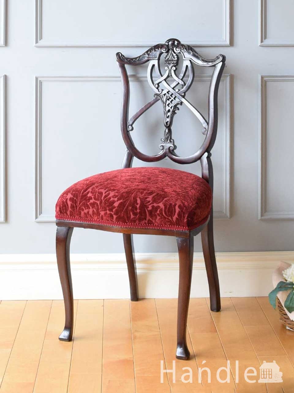 アンティークの美しい椅子、背もたれの装飾が美しいアンティークのサロンチェア (k-1829-c)