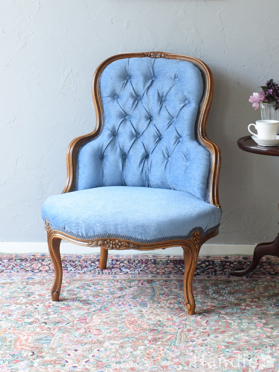 コンパクトサイズのめずらしいパーソナルチェア、フランスから届いた優雅な一人掛けの椅子 (m-717-c)