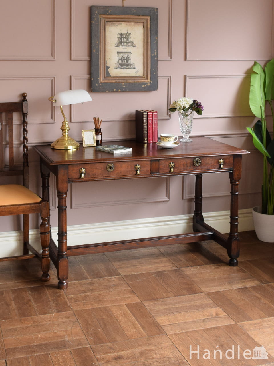 英国アンティークらしいオーク材の書斎デスク、引き出しが2杯付いたオーク材のカッコいい机 (q-3475-f)