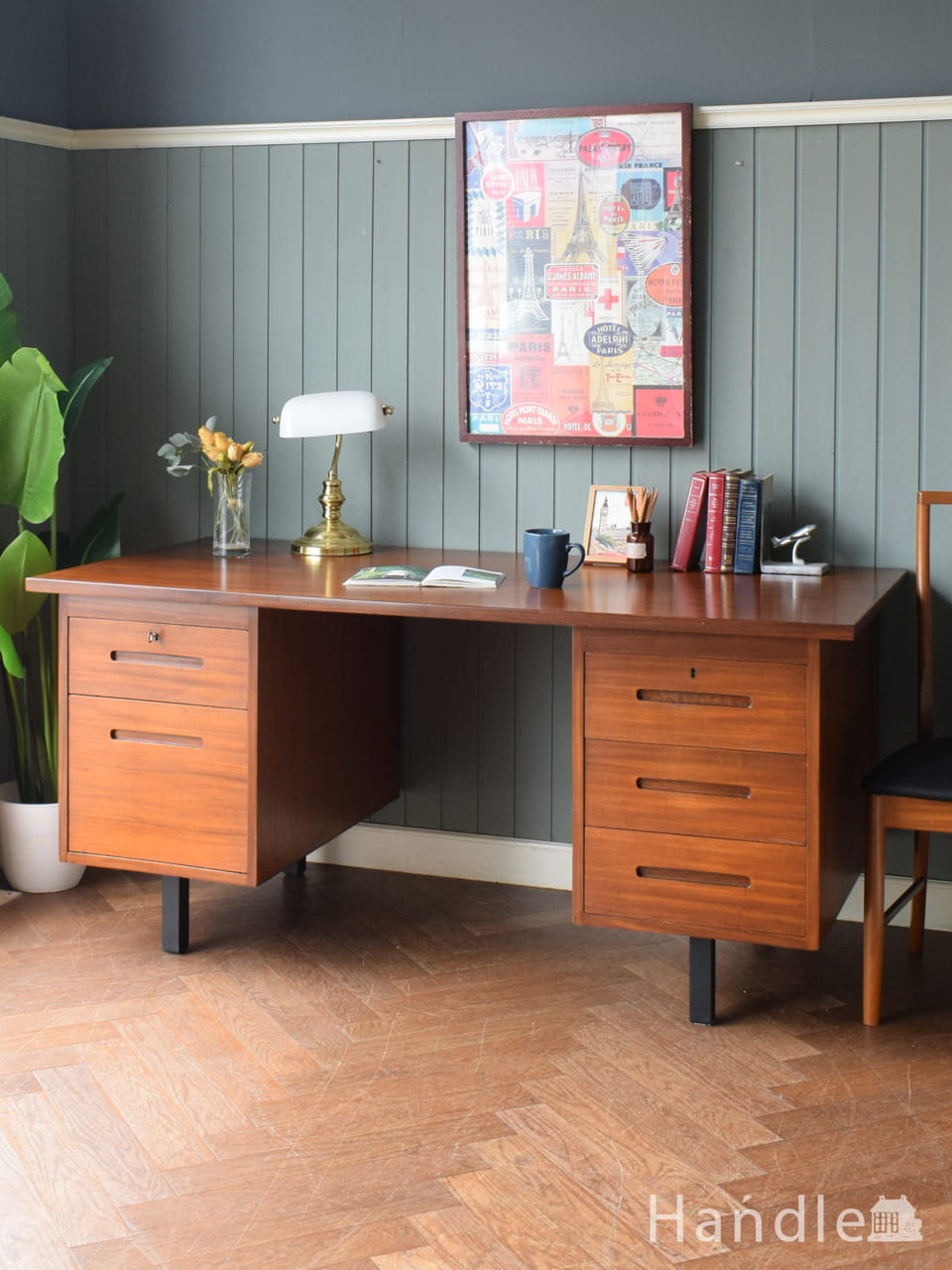 ミッドセンチュリーのおしゃれな書斎机、北欧スタイルのビンテージデスク