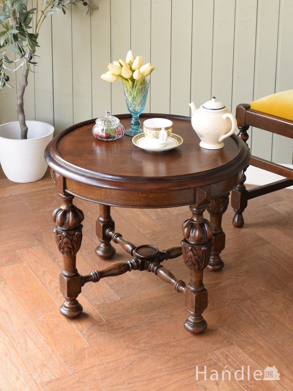 イギリスのアンティークテーブル、脚の彫りが美しいオーク材のコーヒーテーブル (j-2739-f)