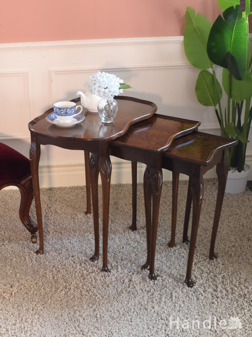 英国アンティークのテーブル、杢目が美しいテーブルがセットになったネストテーブル (q-2336-f)