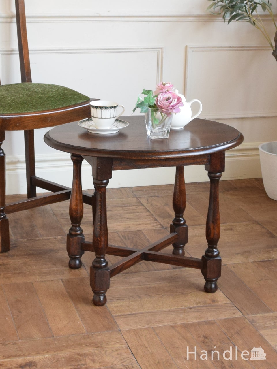 英国アンティークのテーブル、気軽に使えるコンパクトサイズのコーヒーテーブル (q-2345-f)