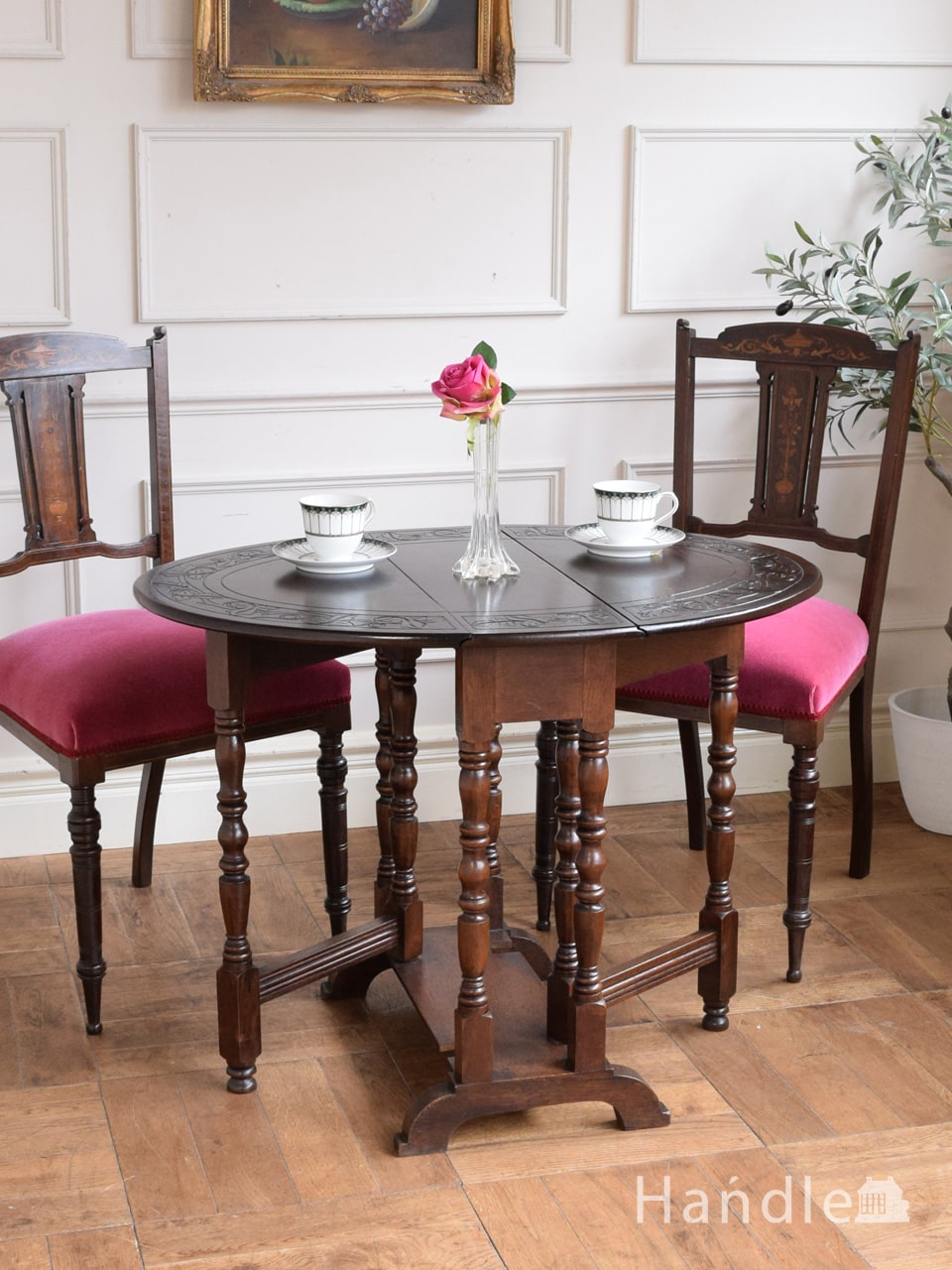 英国アンティークのテーブル、リーフ模様が美しい伸長式のゲートレッグテーブル (q-2393-f)