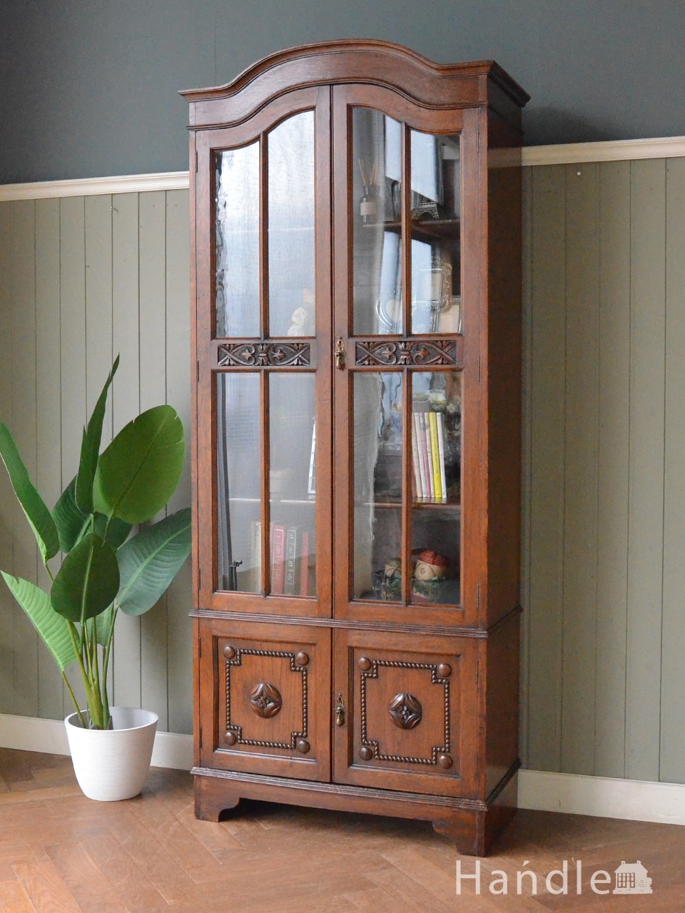 英国アンティークのキャビネット 、装飾が美しいオーク材の本棚 (j-2806-f)