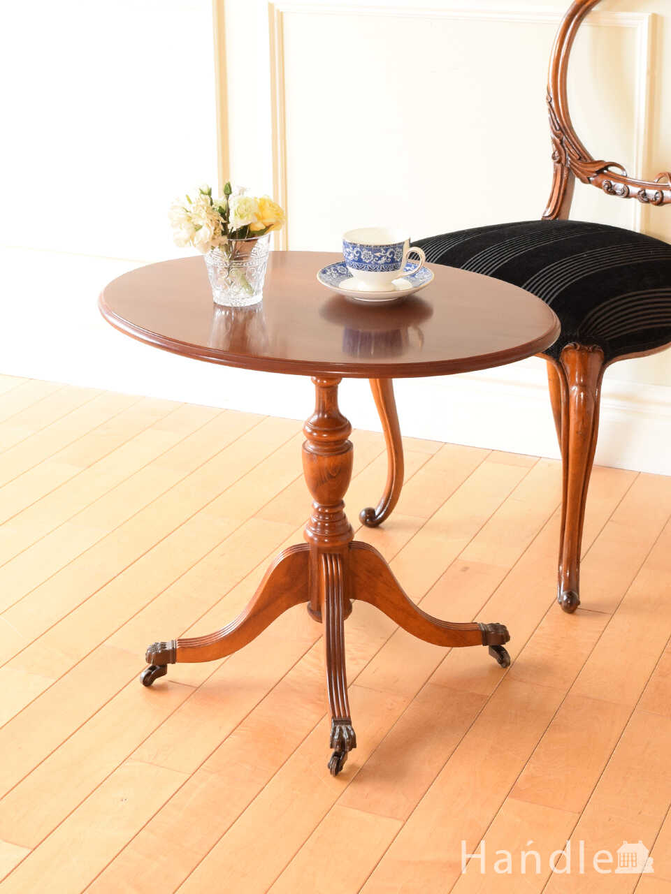 英国アンティーク家具、オーバルの天板が美しいコーヒーテーブル (k-2995-f)