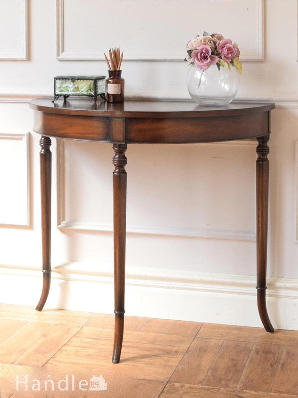 英国アンティークのテーブル、ハーフムーンの美しいコンソールテーブル