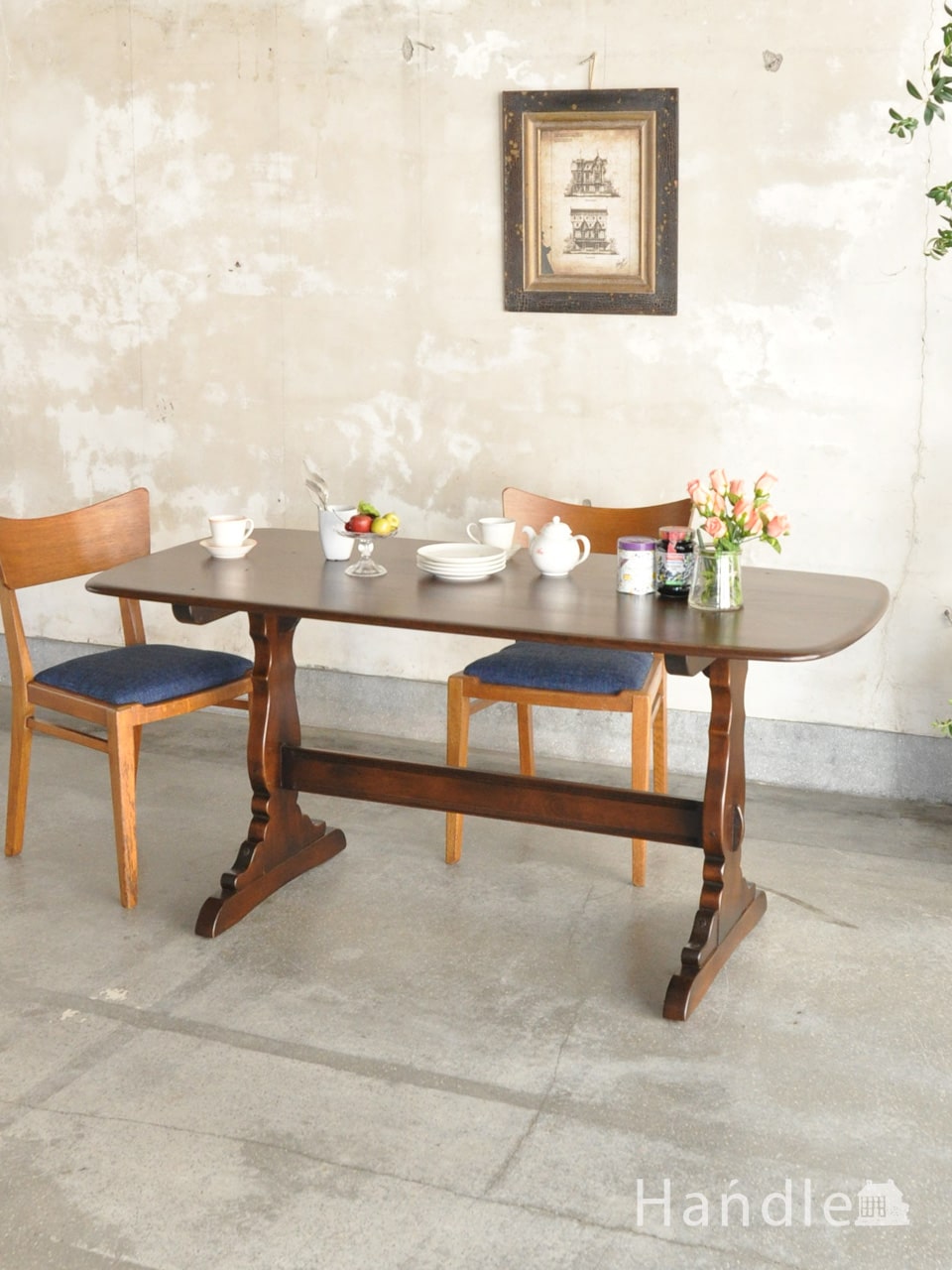 アーコール社のダイニングテーブル、足のデザインがおしゃれなヴィンテージのテーブル (x-1447-f)