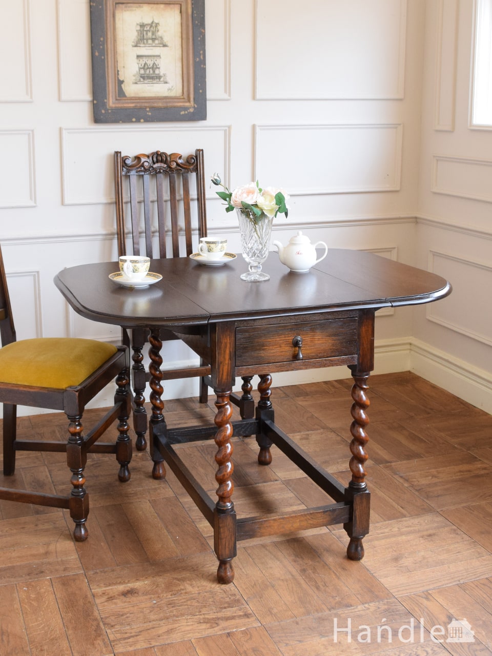 アンティークの伸長式テーブル、ツイスト脚が美しいイギリスのバタフライテーブル
