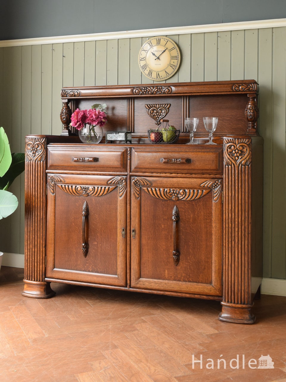 イギリスのアンティーク家具、お花の彫刻が美しいアールデコのサイドボード(q-2574-f)｜アンティーク家具