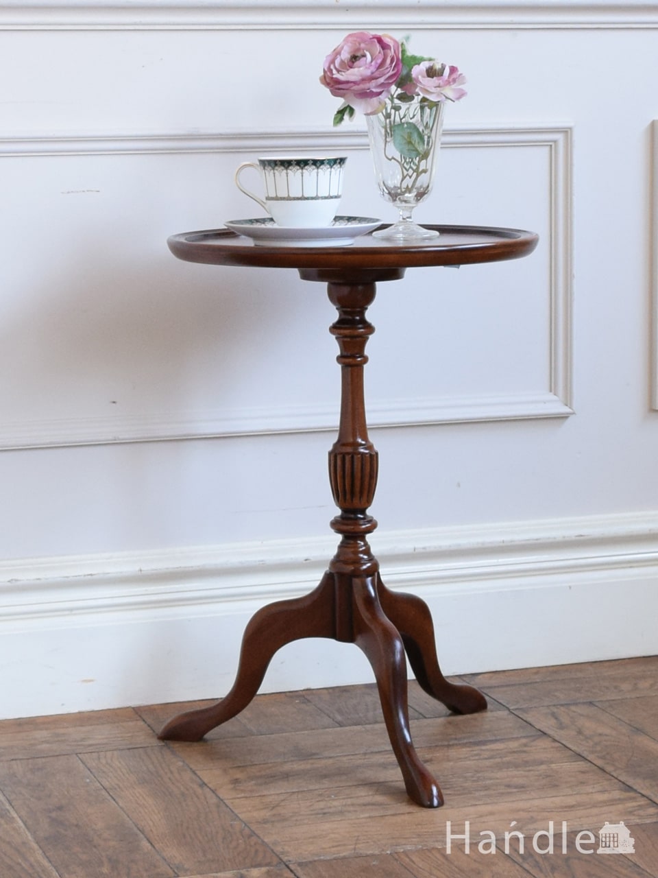 英国のアンティーク家具、美しい脚が魅力的なワインテーブル (j-2821-f)