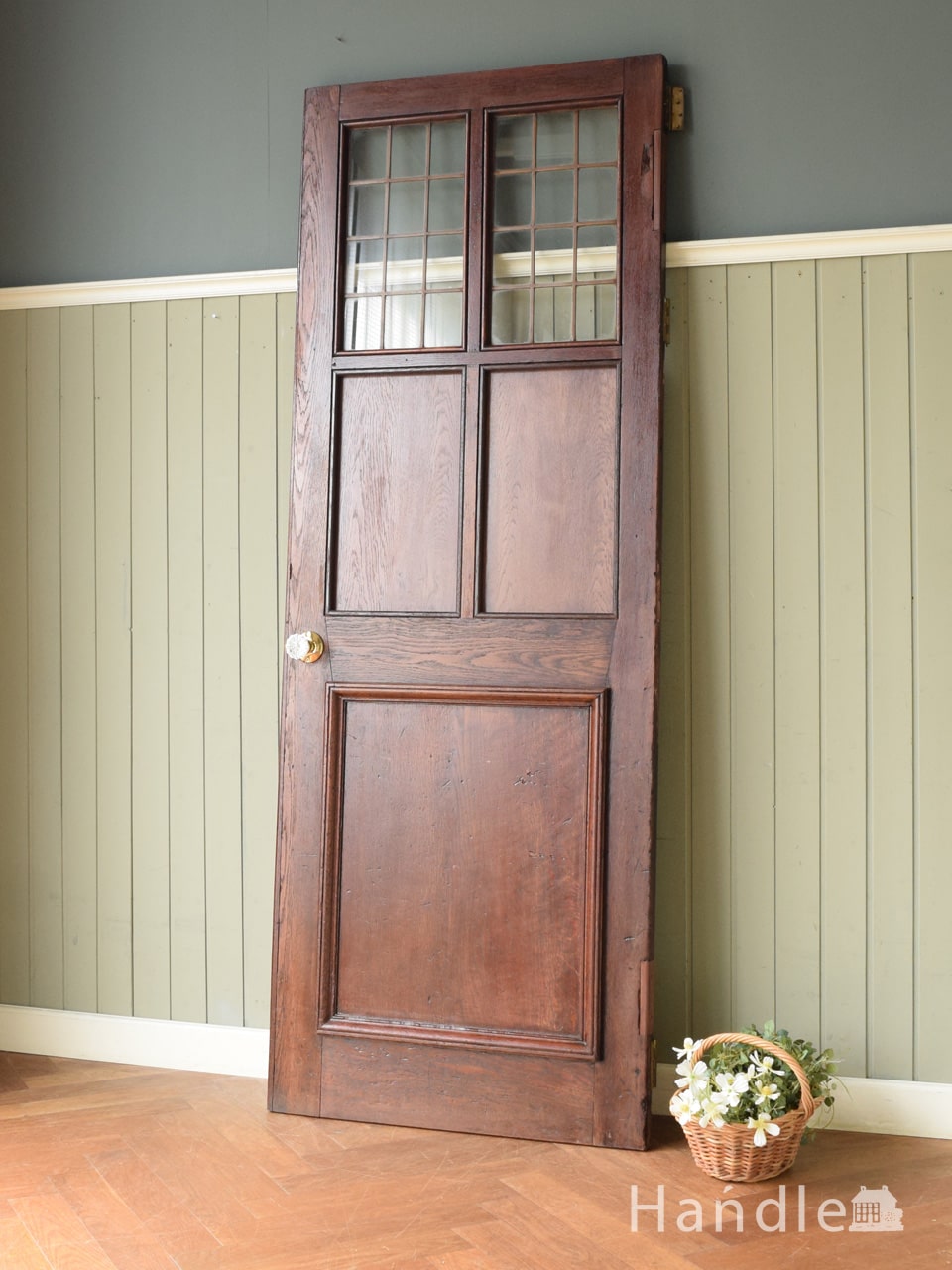 英国アンティークのおしゃれなドア、ガラスのノブが付いた木製ドア