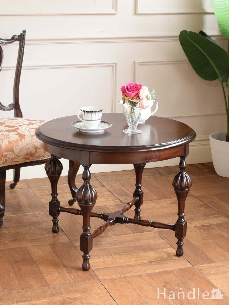 イギリスのアンティークテーブル、脚の彫りが美しいオーク材のコーヒーテーブル (q-2587-f)