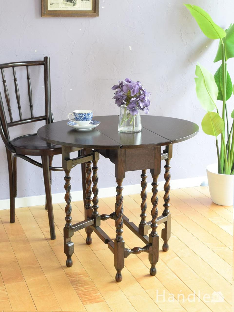 英国らしいアンティーク家具、コンパクトなサイズが魅力の伸張式ゲートレッグテーブル (q-2611-f)