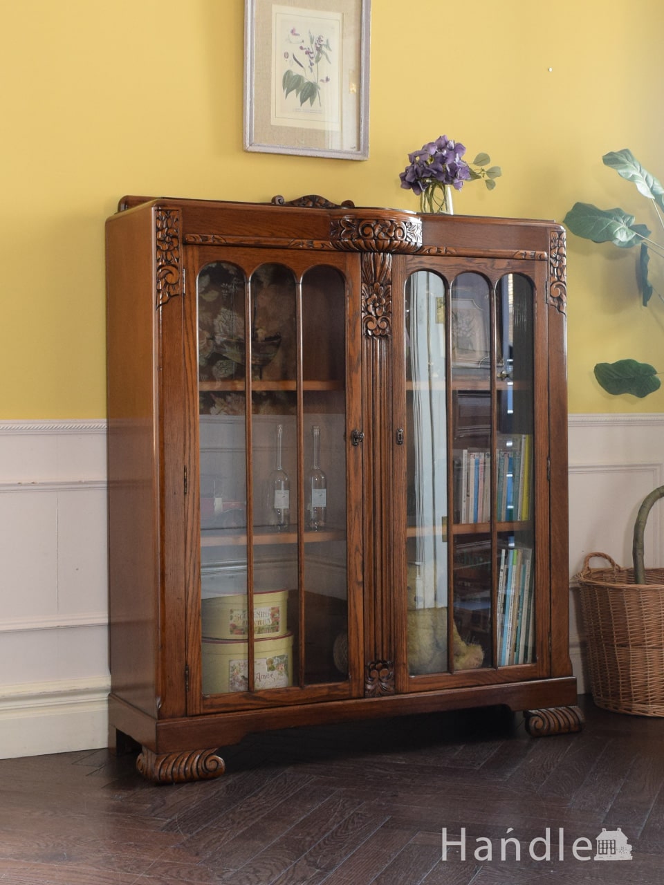 イギリスのアンティーク家具、彫が美しいオーク材のブックケース（本棚） (q-2582-f)