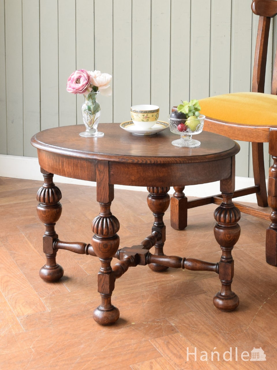 アンティークのおしゃれなコーヒーテーブル、脚がかっこいいオーク材のローテーブル (j-2962-f)