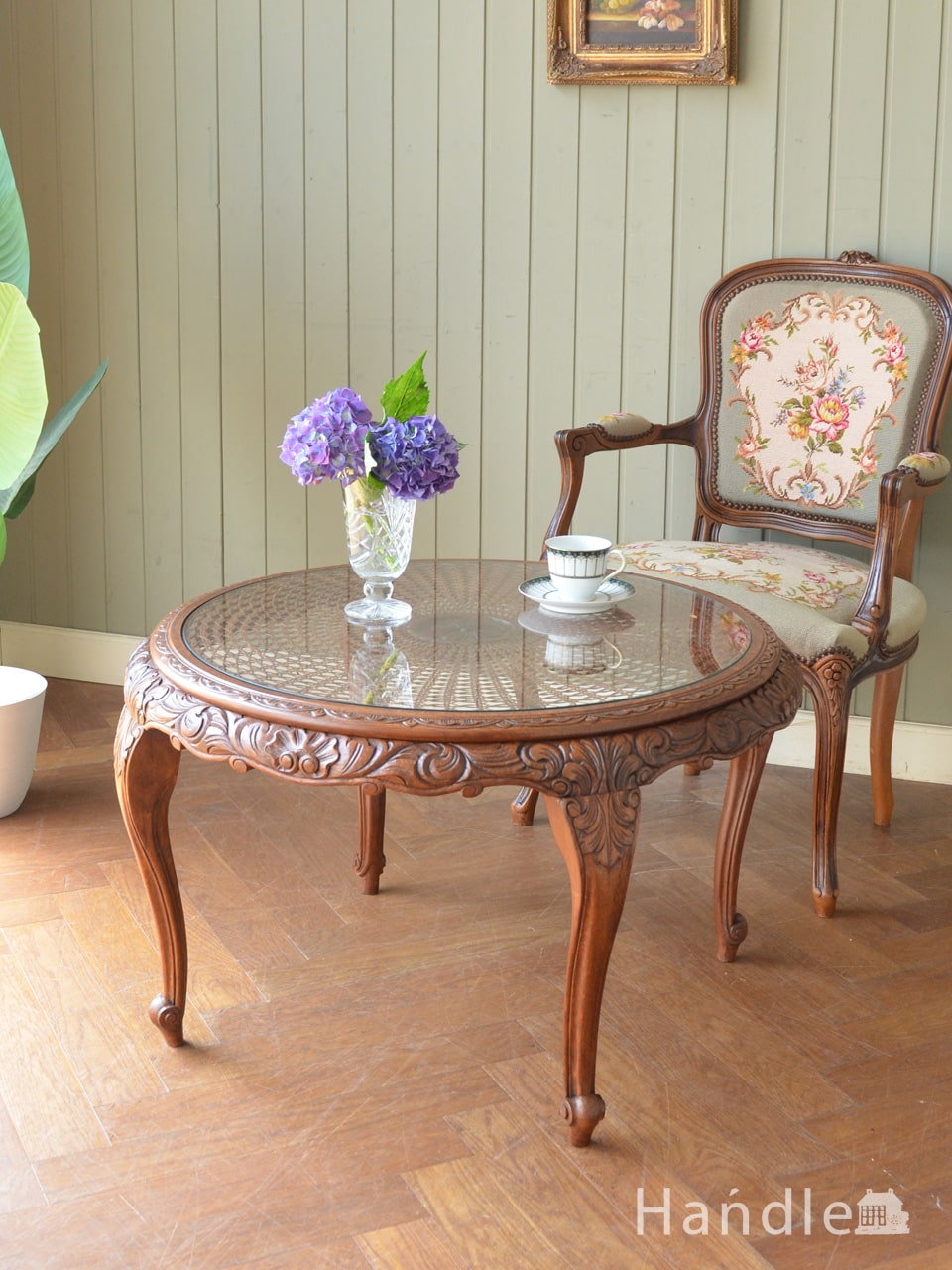 フランスの優雅なアンティークテーブル、網目がキレイな丸い形のコーヒーテーブル (j-2917-f)