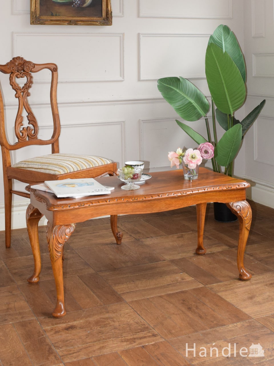 英国アンティークのローテーブル、マホガニー材の杢目が美しいコーヒーテーブル