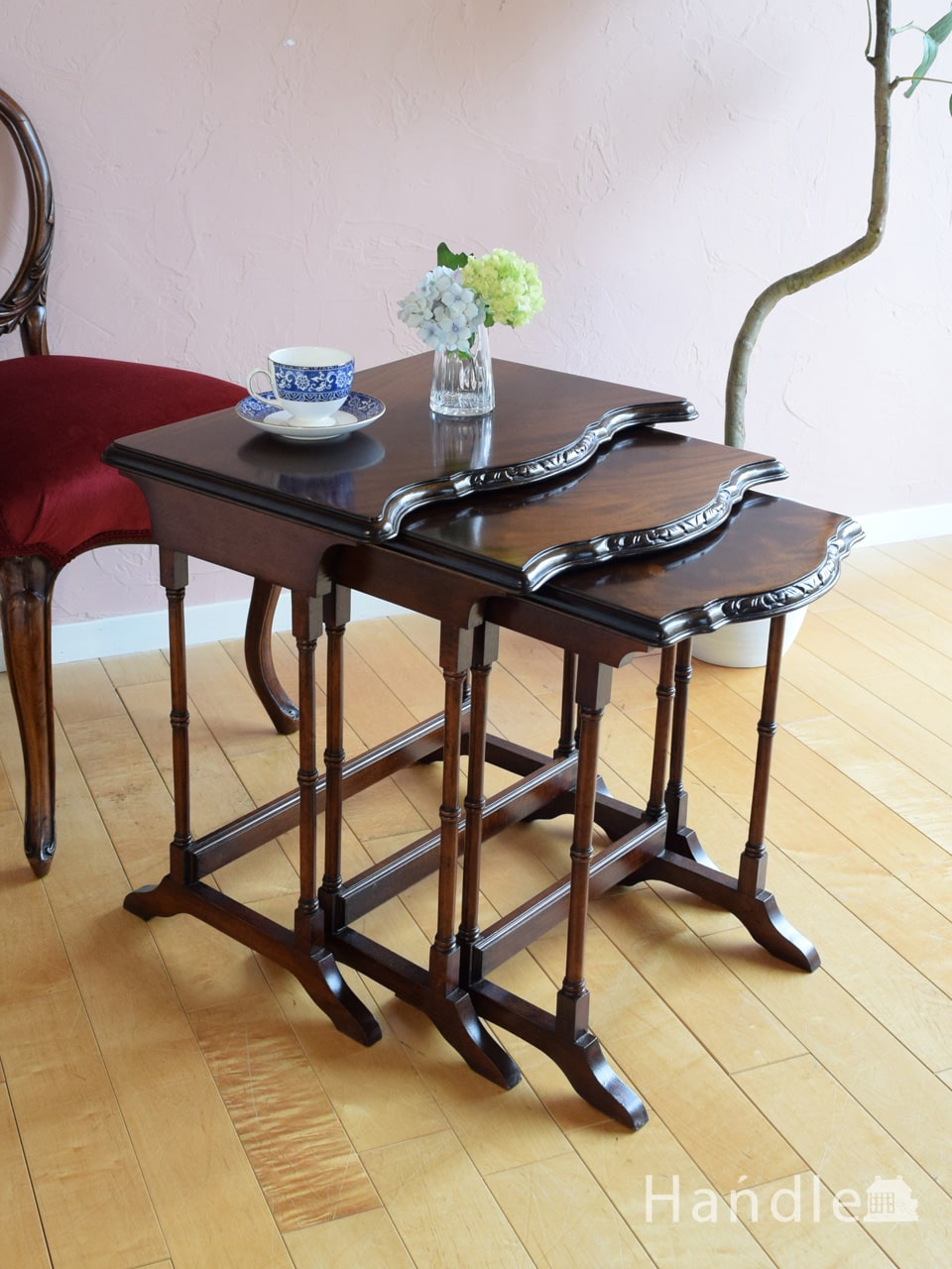英国のアンティークテーブル、杢目が美しいおしゃれなネストテーブル (q-2634-f)
