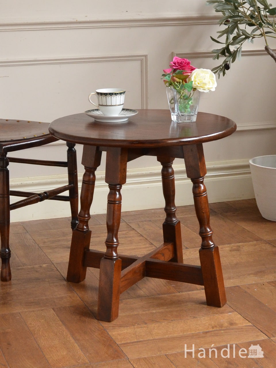 英国のアンティークテーブル、おしゃれな脚の丸いコーヒーテーブル (j-2984-f)