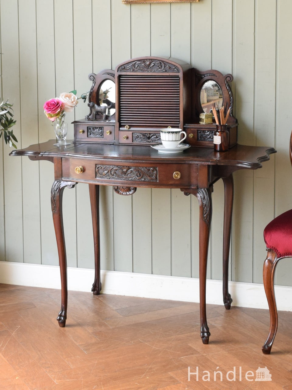 英国アンティークの書斎机、マホガニー材の美しいレディデスク(z-209-f 