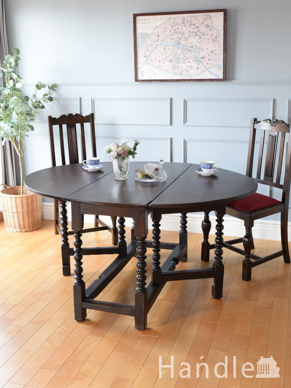 イギリスのアンティークテーブル、脚の装飾が美しい伸張式のゲートレッグテーブル
