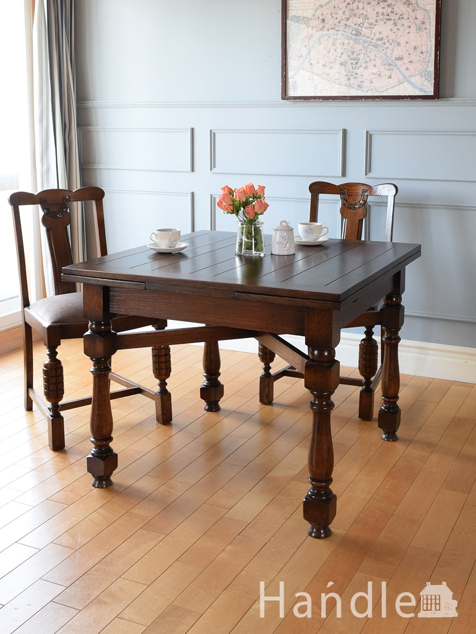 英国アンティークの伸長式のダイニングテーブル、足のデザインがおしゃれな伸長式のドローリーフテーブル(q-2712-f)｜アンティーク家具
