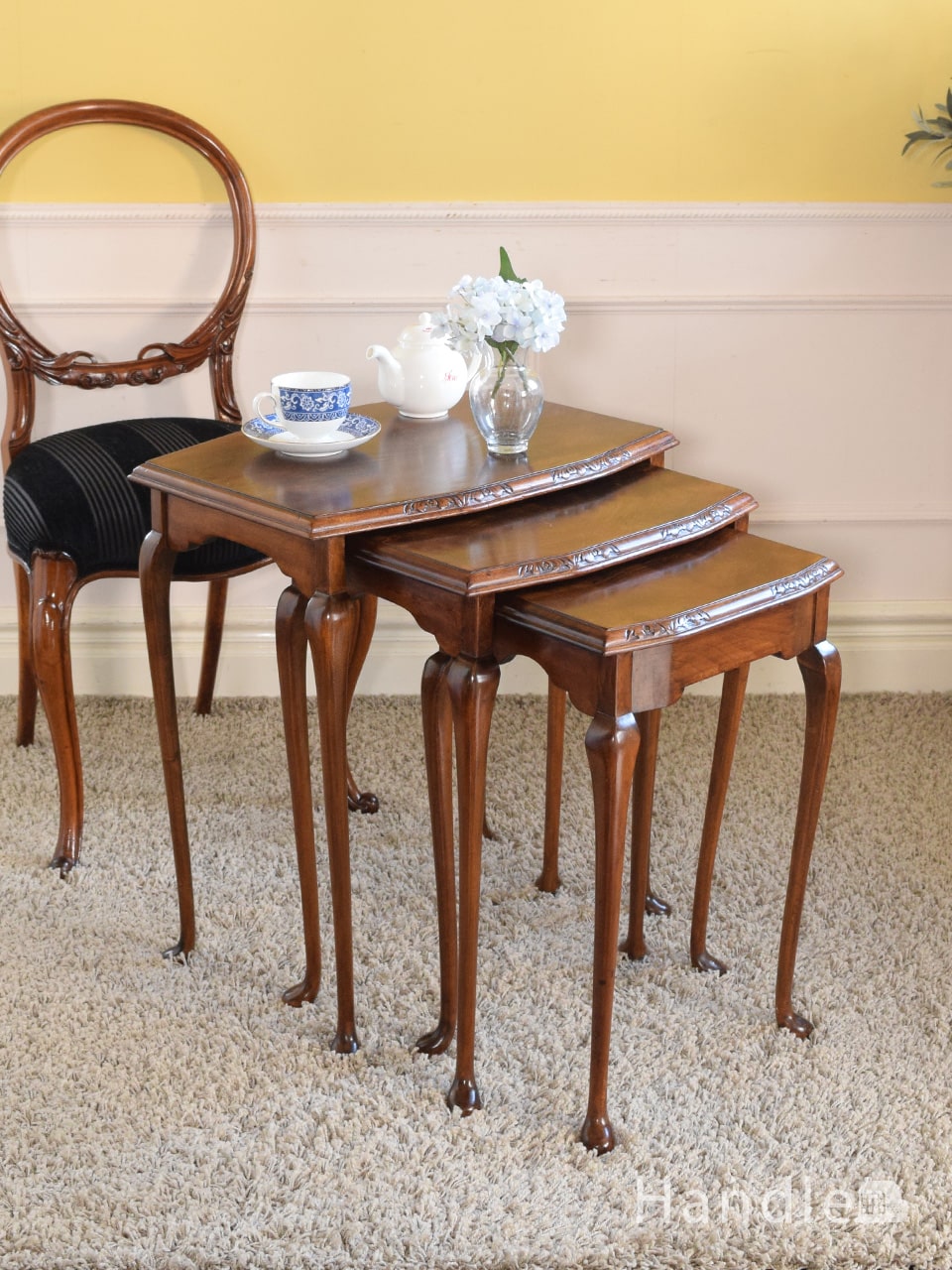 英国のアンティークのおしゃれなテーブル、細く長い足が美しいネストテーブル (k-2983-f)