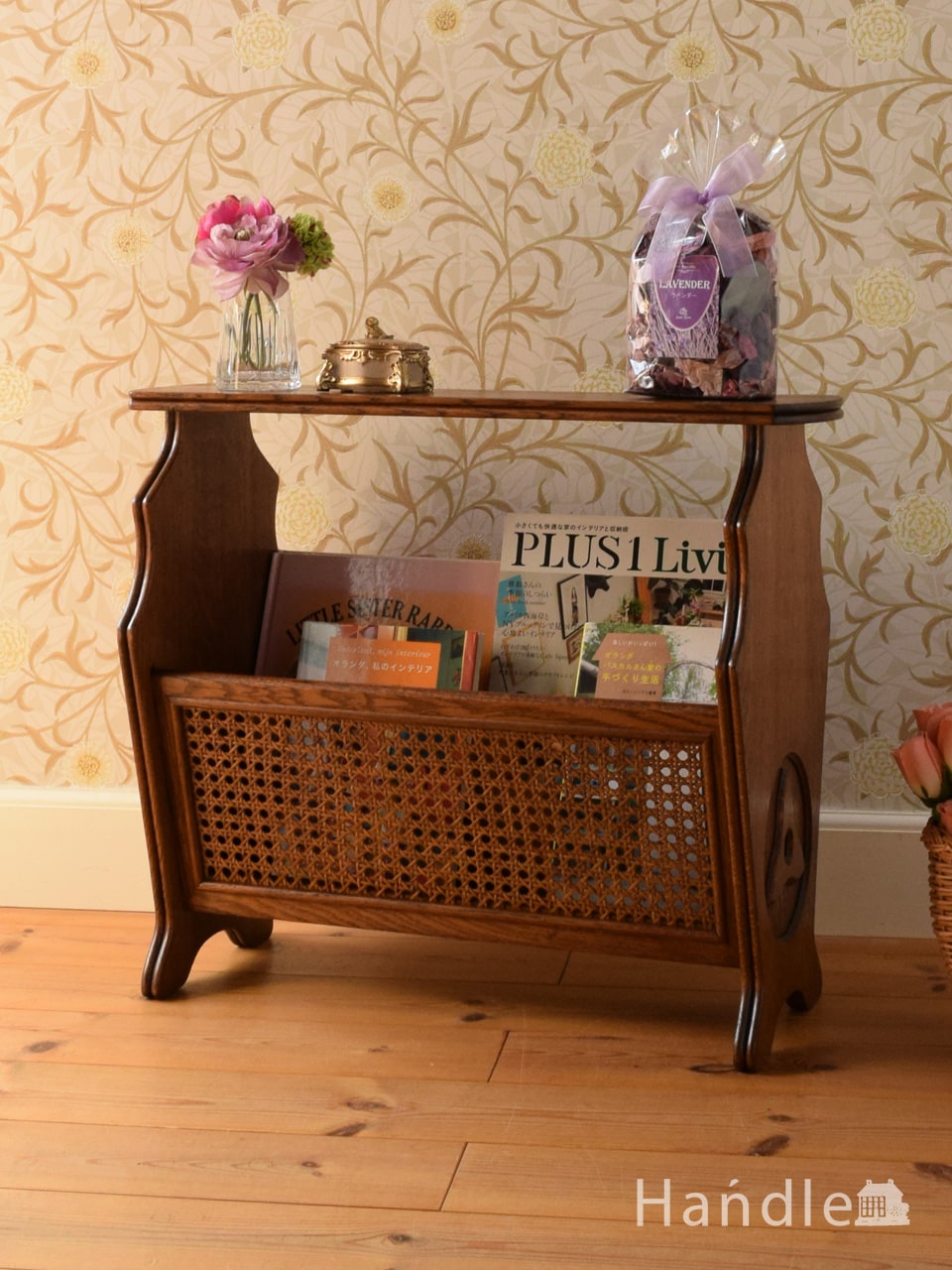 フランスのアンティーク家具、サイドテーブルにもなる編み目が美しいマガジンラック (j-3062-f)