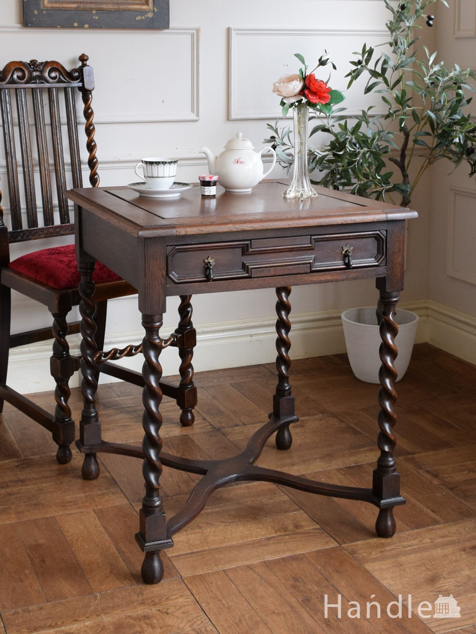 英国アンティークのめずらしいテーブル、ツイスト脚がキレイなダイニング＆ゲームテーブル (j-1545-f-1)