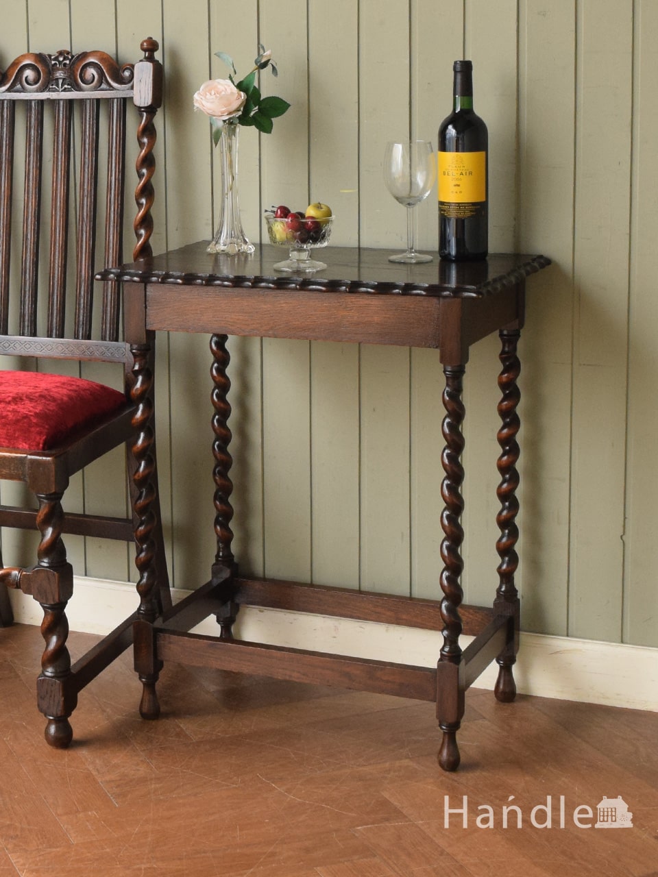 イギリスアンティーク家具の定番、ツイスト脚が美しいオケージョナルテーブル  (m-867-f)