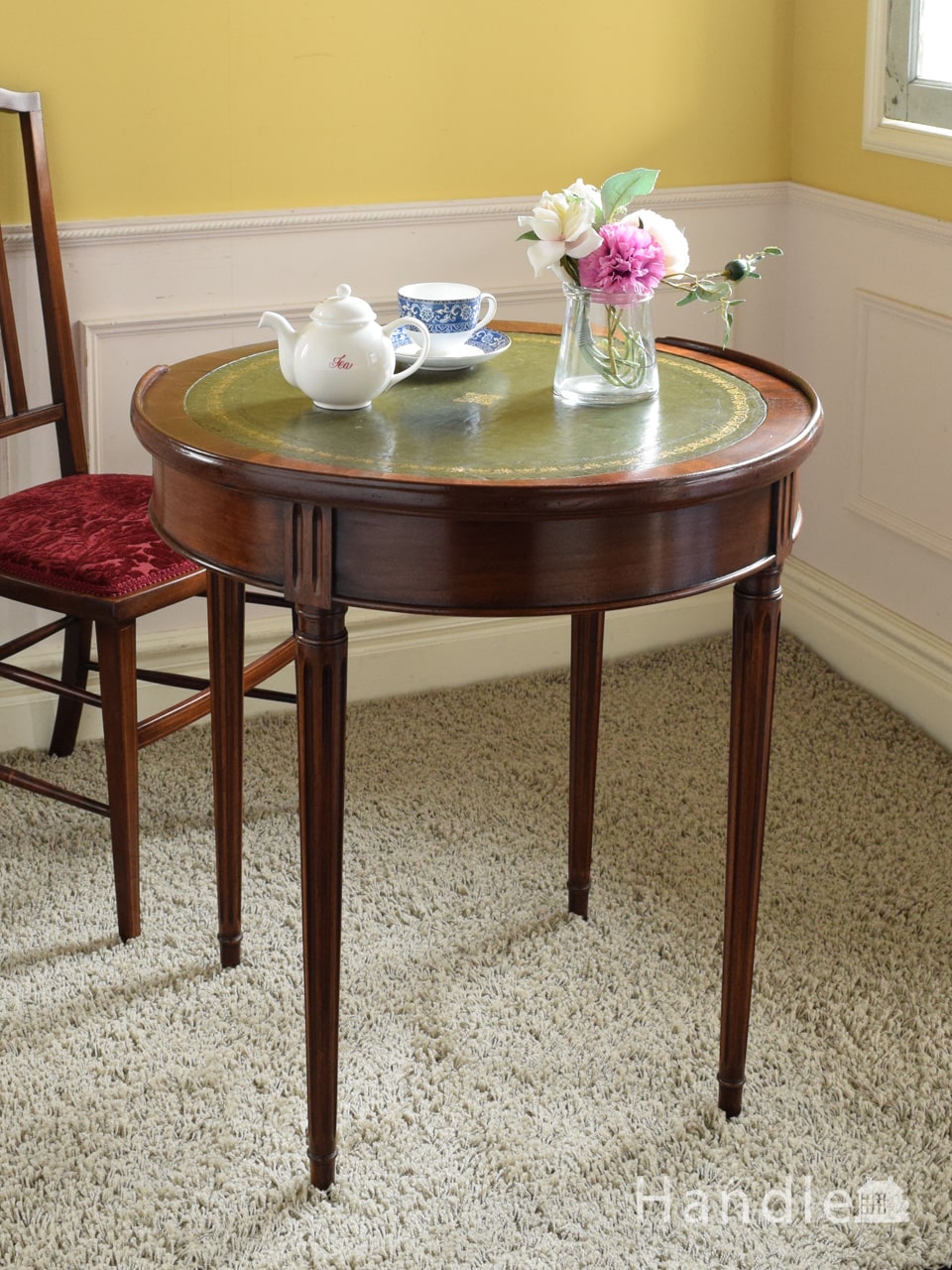 アンティークのおしゃれなティーテーブル、テーパードレッグの脚が美しいオケージョナルテーブル (k-2988-f)