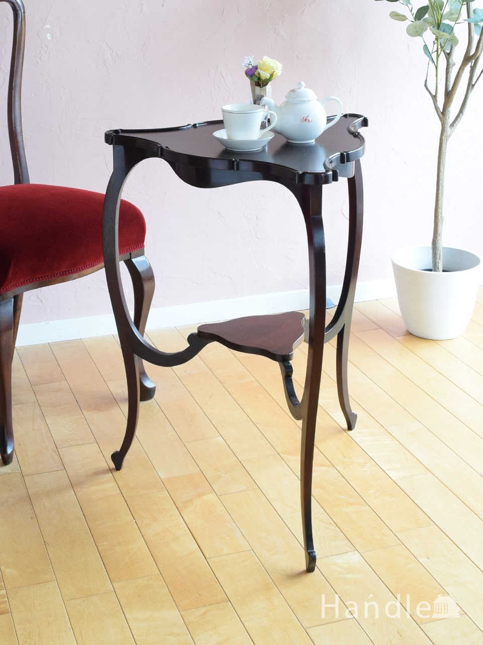 イギリスのアンティークテーブル、脚の先まで美しいオケージョナルテーブル (k-3046-f)