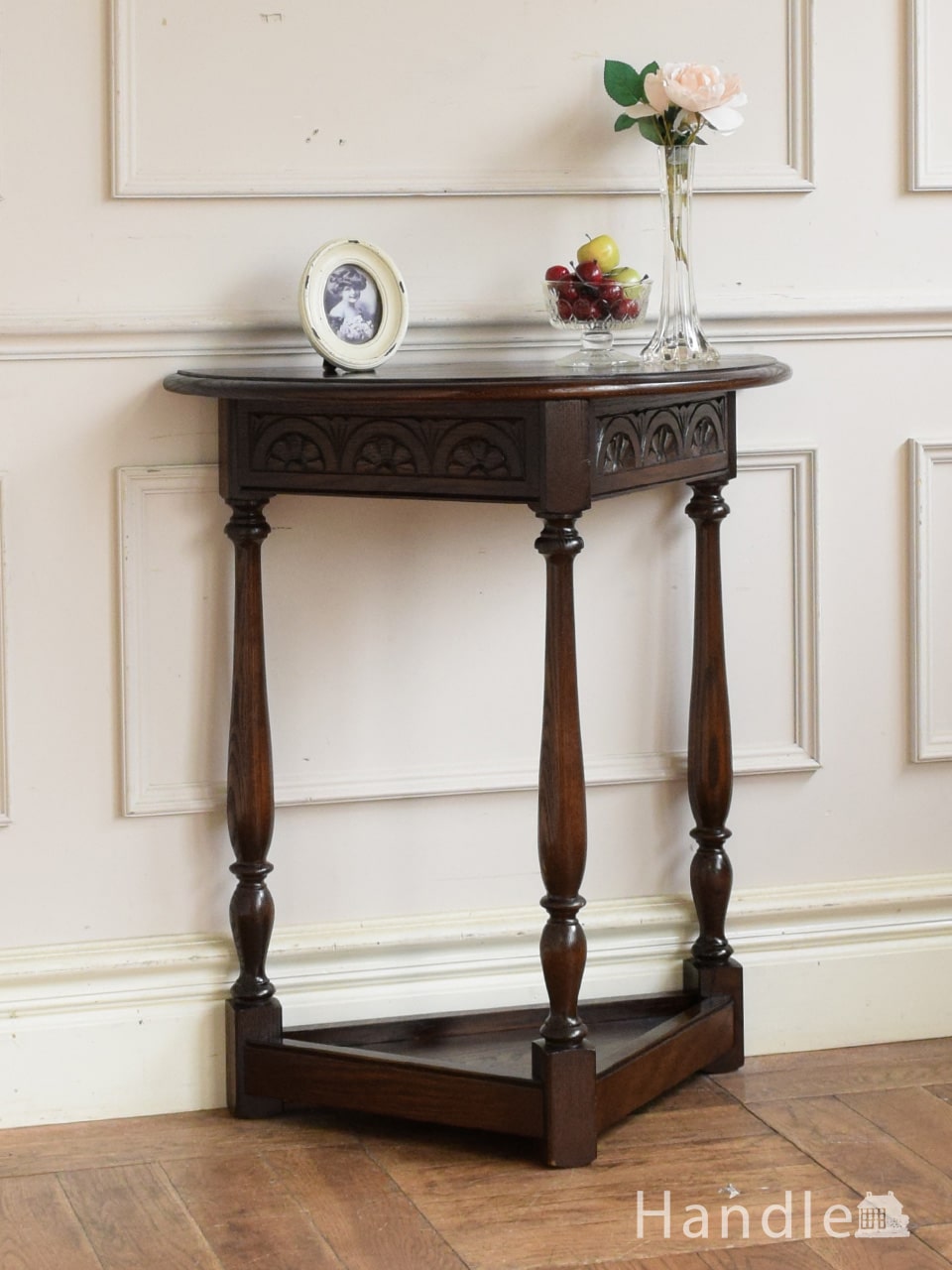 英国のアンティークの家具、お月様の彫刻が美しいオーク材のコンソールテーブル (j-3222-f)