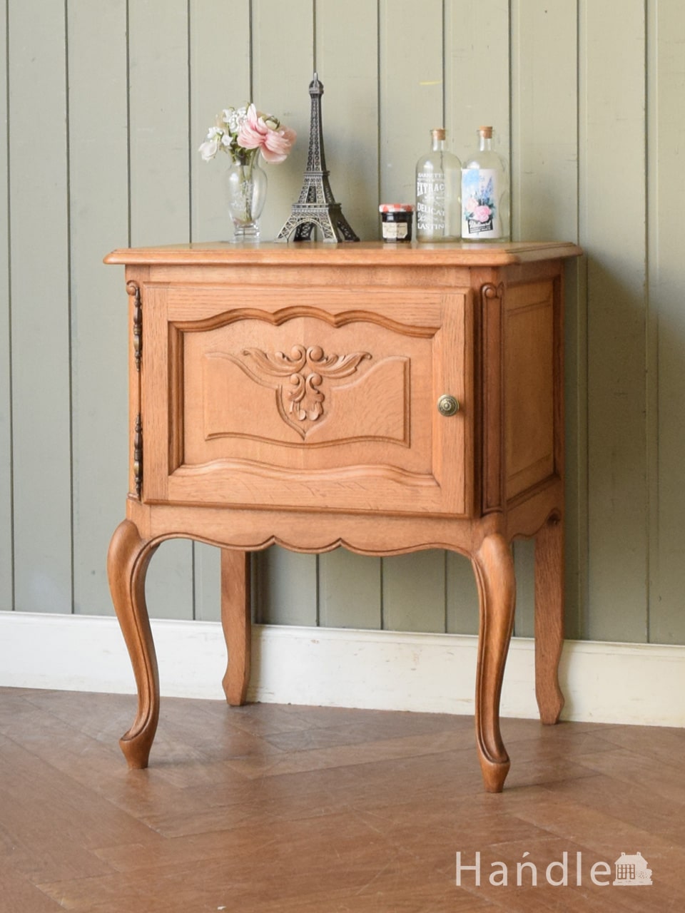 フランスのアンティーク家具、優雅な猫脚が美しいナイトキャビネット (j-3240-f)