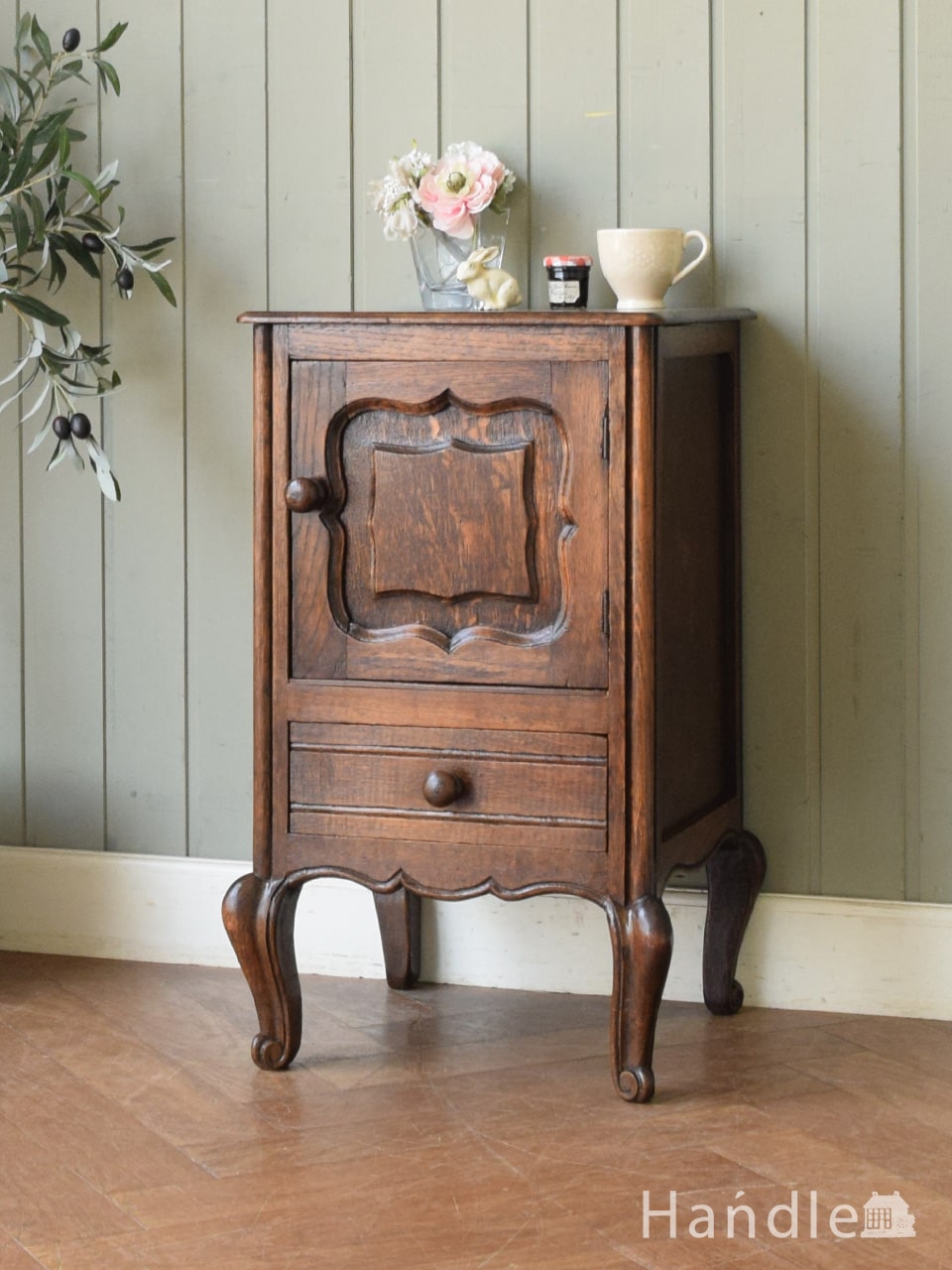 フランスのおしゃれなサイドキャビネット、彫りの美しいアンティークのナイトテーブル (j-3211-f)