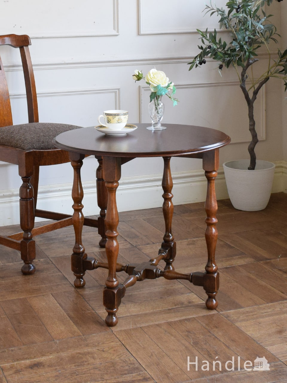 英国アンティークのテーブル、気軽に使えるコンパクトサイズのコーヒーテーブル (j-3261-f)