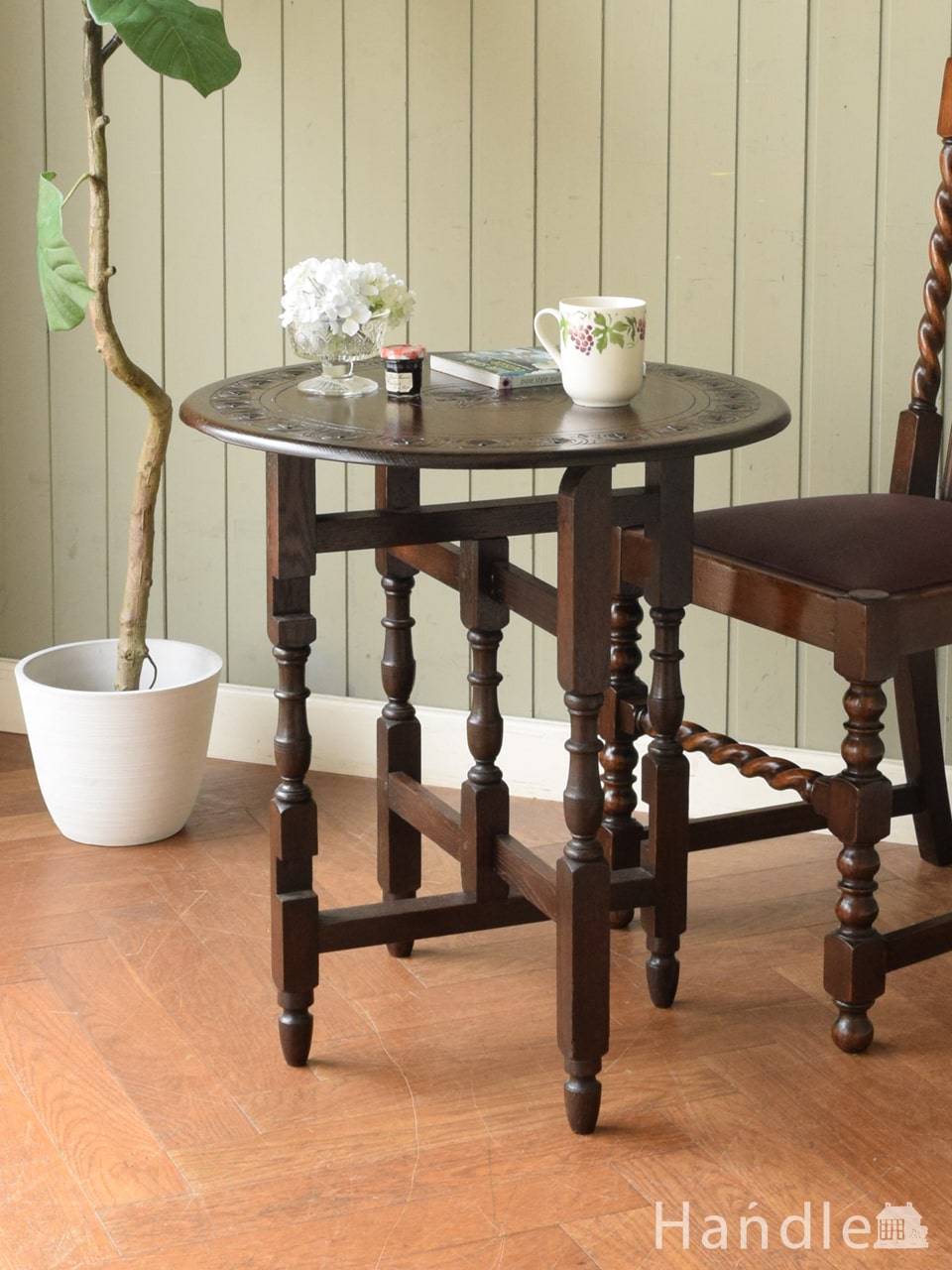 英国アンティークの折り畳みテーブル、コンパクトサイズになるフォールディングテーブル (q-2822-f)